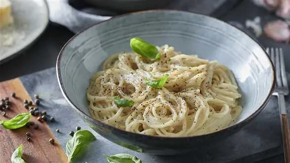 Cacio e pepe – makaron z serem i pieprzem