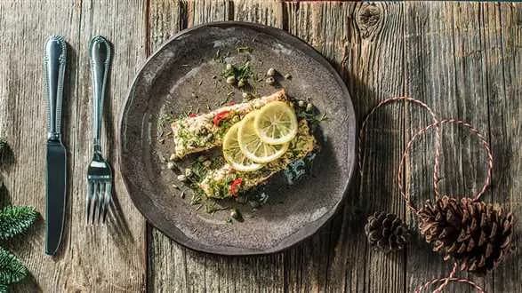 Łosoś z kaparami i sosem musztardowym