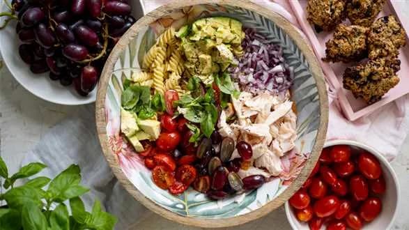 Sałatka z makaronem i kurczakiem