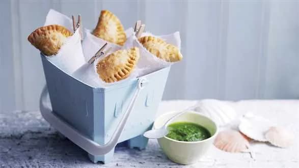 Empanady z salsa verde
