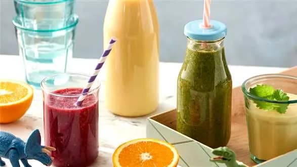 Zielony sok z jabłek, kiwi i jarmużu