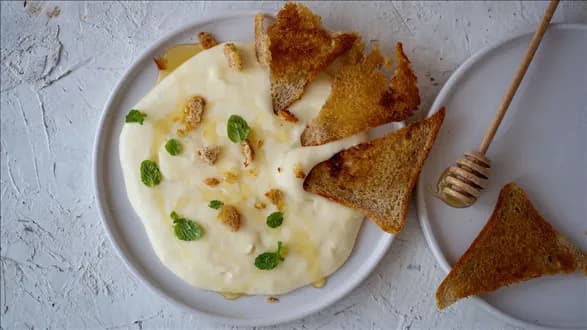 Ubijany ser brie z grzankami