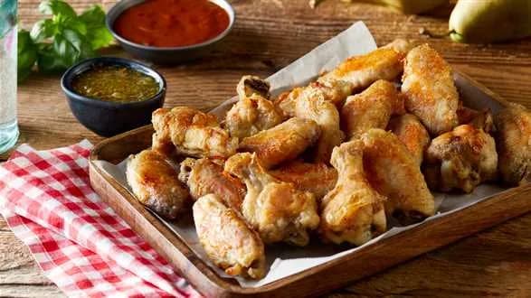 Skrzydełka w stylu amerykańskim (buffalo wings) z sosem miodowo-musztardowym