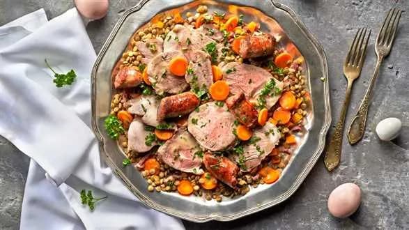 Petit salé, czyli francuska potrawka z peklowaną wieprzowiną i soczewicą