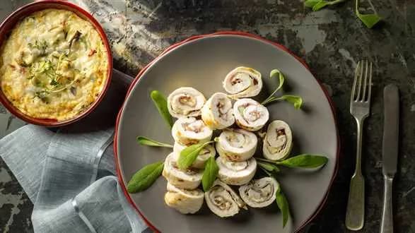 Pierś kurczaka faszerowana serem Pont-L’Evêque z zapiekanką z serem i warzywami