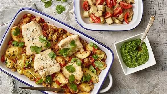 Dorsz z pesto pietruszkowym z bakłażanem z duszonymi ziemniakami w pomidorach