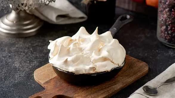 Ryż zapiekany z jabłkami i bezą