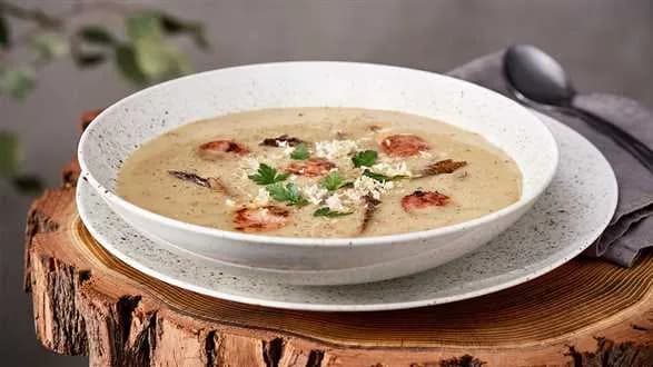 Żurek chrzanowy z kiełbasą