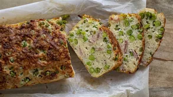 Wytrawna babka z groszkiem i prosciutto cotto