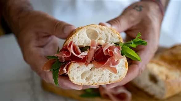 Kanapka z wędlinami iberyjskimi