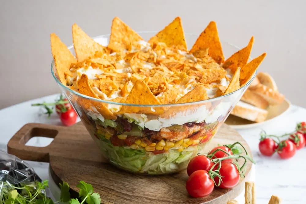 Jaką sałatkę na imprezę? 10 pomysłów, które zaskoczą Twoich gości