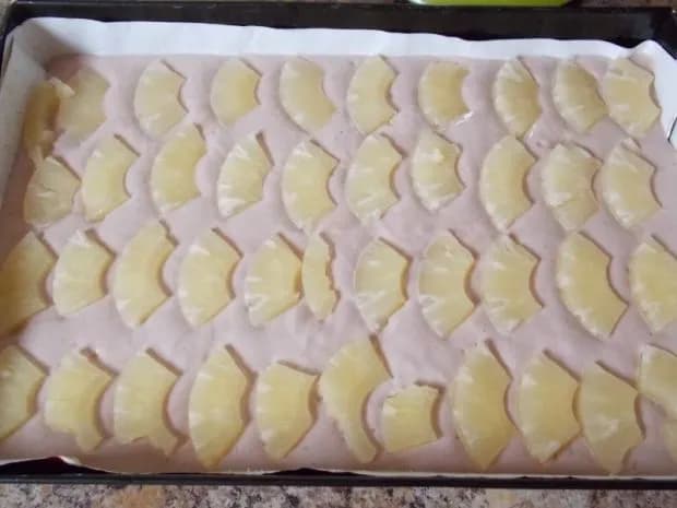 Ciasto kruche z budyniem i ananasem - przepis na idealny deser Ciasto kruche z budyniem i ananasem - przepis na idealny deser