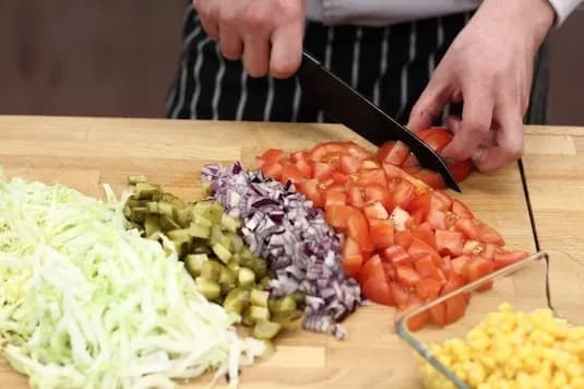 Jak zrobić sałatkę gyros w 15 minut – prosty przepis na każdy stół Jak zrobić sałatkę gyros w 15 minut – prosty przepis na każdy stół