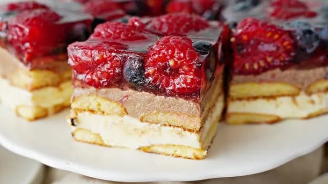 Przepis na ciasto proszkowe z owocami – szybkie i pyszne desery do wypróbowania Przepis na ciasto proszkowe z owocami – szybkie i pyszne desery do wypróbowania