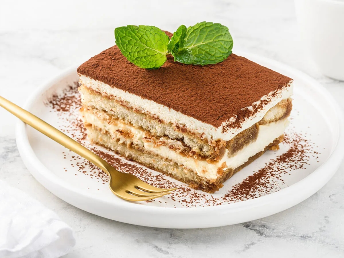 Sprawdzony przepis na ciasto tiramisu, który zachwyci Twoich gości