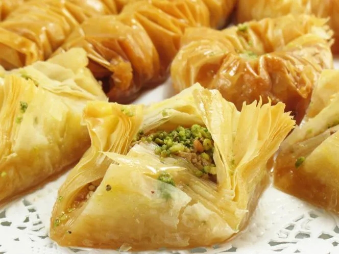 Najlepsze przepisy na ciasto phyllo – łatwe dania na każdą okazję